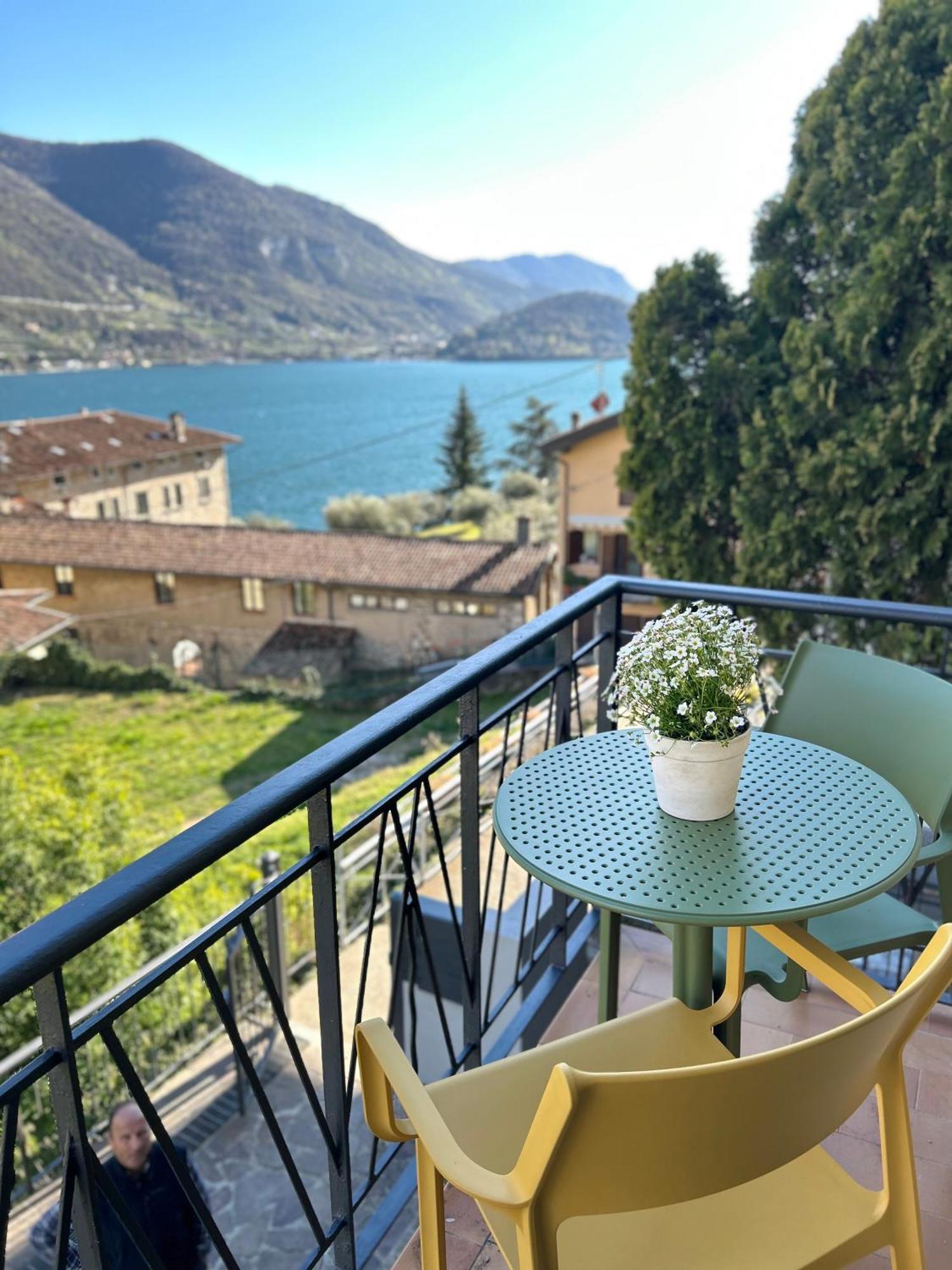 Sebino Holiday Home Monte Isola Esterno foto